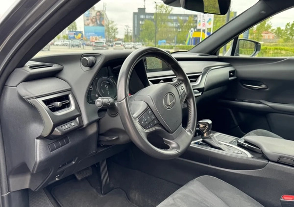 Lexus UX cena 104900 przebieg: 75881, rok produkcji 2021 z Warszawa małe 407